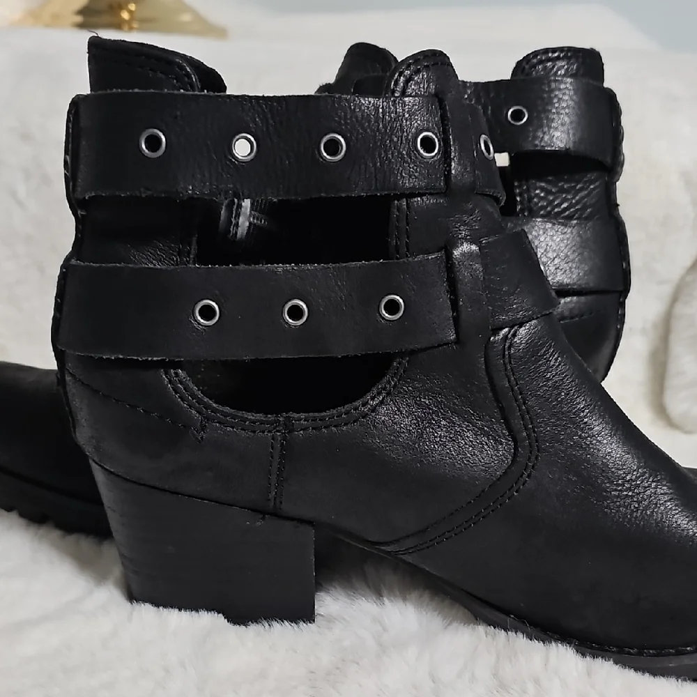 Caterpillar Women's Tora Black Ankle Boots with Buckle Detail - Picture 8 of 12